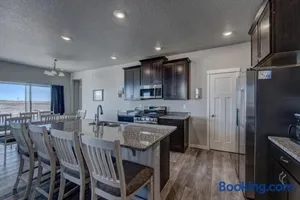 Image of Highly Accessible, Executive Style, Amazing View!