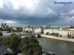 Image of Paris-sur-seine-chez-caroline