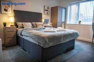Image of 1 Bed House at Velvet Serviced Accommodation Swansea with Free Parking & WiFi - SA1