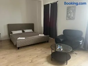 Image of Best-Budged24