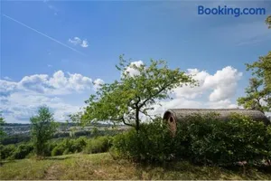 Image of Le Chalet du Chemin et sa Roulotte