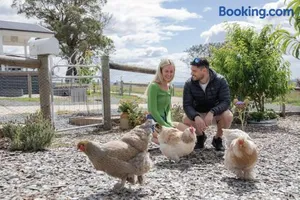 Image of Gumnut Cottage Gippsland - Tiny Romantic Escape w King Bed Mountain Views
