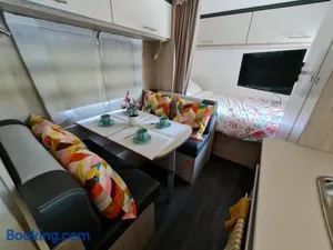 Image of Caravane tractable