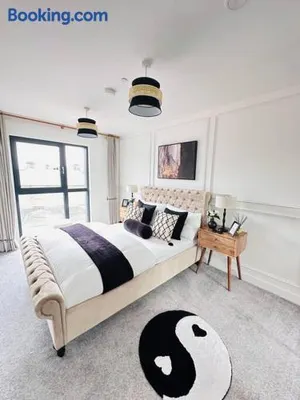 Image of Central Derby Urban 2 Bedroom Flat - An Oasis of Elegance! Free Parking and Wifi suitable for families and professionals