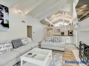 Image of West Irving Palace Miami Style