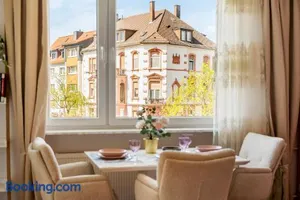 Image of Stilvolles City-Apartment mit Balkon & Parkplatz, Nähe Frankfurt