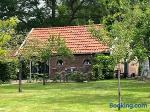 Image of Landelijk gelegen Huisje op erf