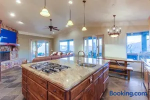 Image of Gorgeous Private Estate with Pool & Pickleball Court