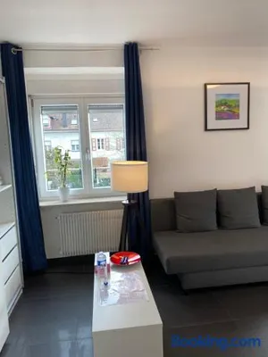 Image of Preiswertes stilvolles Zimmer im privaten Haus mit großem schönem modernem Gemeinschaft Badenzimmer