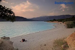 Image of Camping prés des Gorges du Verdon et Du Lac De Ste Croix 04500 Tout Equipé Confort Calme Lavande