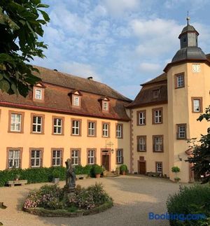 Image of Private apartment in historic castle from 1608 with tenniscourt