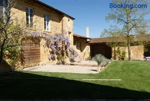 Image of LODGES EN PIERRES DOREES