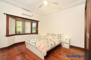 Image of Sydney, Bexley North holiday home 3bedrooms, free parking, close to Train station and CBD