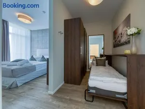 Image of ALTE SEEFAHRTSCHULE - ZWEI WASSER App 11 "Mohnblume"