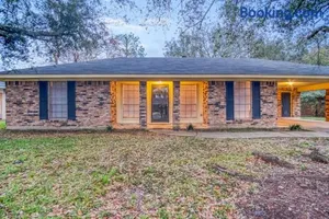 Image of The Ellis House. In quiet neighborhood!