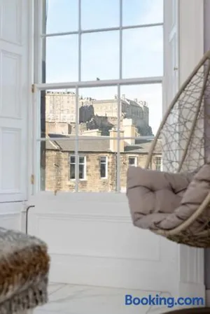 Image of Spacious modern city centre apartment Castle Views