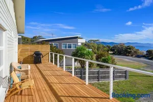 Image of Silver Hill ~ from farm cottage to splendid beachy vibes!