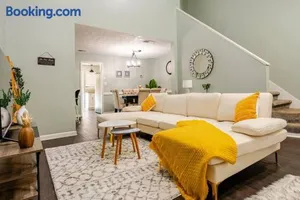 Image of Cozy home with BBQ grill, Firepit, Basketball and Foosball