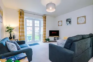 Image of Spacious 4-Bed Townhouse in Crewe by 53 Degrees Property, Ideal for Contractors & Business, FREE Parking