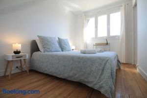 Image of Lacolline-ponthebert,com - Appartement Entier Rénové -Grand Parking gratuit, Tout équipé, Confortable, Netflix et Amazon Prime Gratuits et Illimités, Matelas Emma, Lave Linge, Vue sur la Vallée, RDC