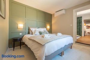 Image of Le Cosy Chic . Proche gare . Centre-ville Mâcon . Neuf . Climatisation . Design . Wifi .