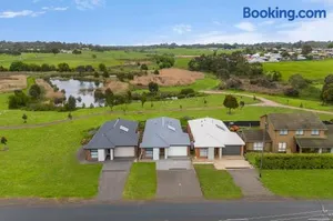 Image of Morview Holiday Homes-Giraffe