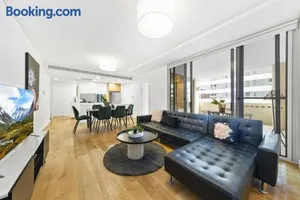 Image of Next To Station 3 Min Walk to Shops 2 Cars