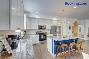 Image of Cozy Oasis Home IU 9min l Downtown 8min l 4beds l 2 1l2 bath