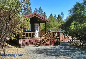 Image of Lake of the Springs Camping Resort Cabin 2