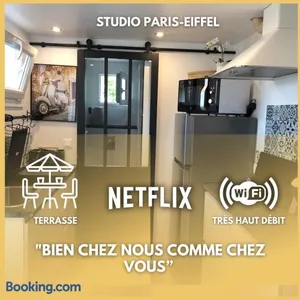 Image of Paris-Eiffel, bienvenue -terrasse -Netflix