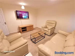 Image of Spacious 4 bed House - Stevenage