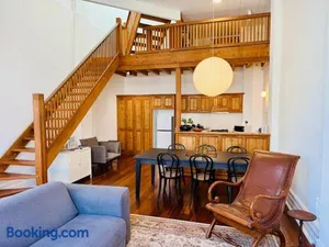 Image of 42 Lilys Central heritage Westend