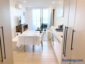 Image of M-city shopping center Apartment - Executive Twin King Ensuites - Fully equipped - Free Parking, fast Wifi, smart TV, Netflix, complementary drinks & amenities - Clayton 3168