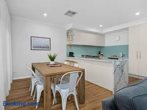 Image of Clio on the corner