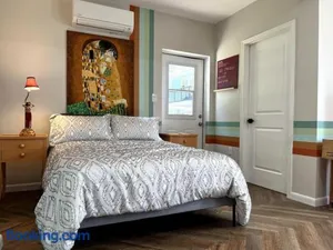 Image of Downtown Groovy Studio