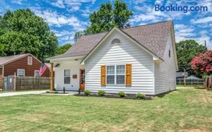 Image of Minutes to the Memphis Zoo! The Berclair Cottage