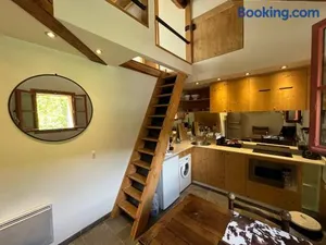 Image of un nid sous les toits