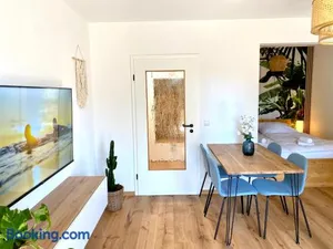 Image of Best Butler Jungle Suite - Central - Netflix - Big Box