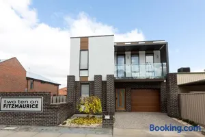 Image of TWO TEN Sleeps 10! Luxury CBD Accommodation