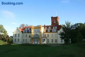 Image of Ruhig & Idyllisch - Schloss Lelkendorf - Maisonette-Apartment Ulrichshusen mit Dachterrrasse, Mecklenburger Seenplatte mit Dachterrasse, Nähe Ostsee