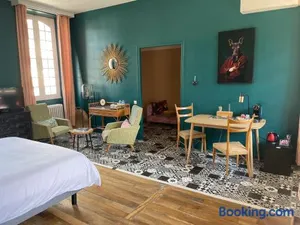 Image of La Maison aux murs anciens et ses chambres