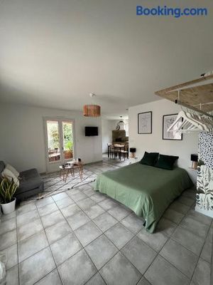 Image of Grand studio avec véranda et parking