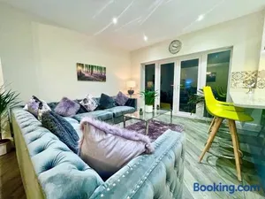 Image of A LUXURY DETACHED FIVE STAR 4 bed HOME with HOT TUB!! With Cymru Holidays