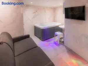 Image of Le Ronali - Jacuzzi