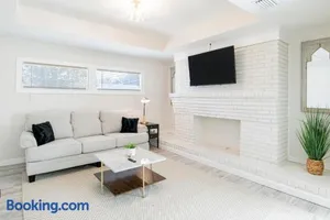 Image of House in Mobile Newly Renovated! Quiet & Centrally Located!