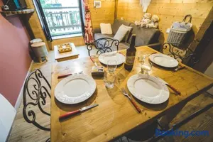 Image of le chale heureux