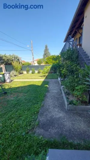 Image of K&N - Maison à partager avec d'autres voyageurs - Chambre privée - Jardin - Balcon