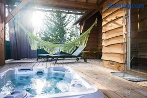 Image of Charmante Cabane dans les arbres avec jacuzzi et sauna