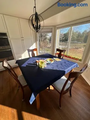 Image of Tiller House - West Face Room