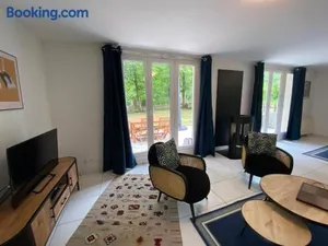 Image of Maison dans parc privé, sports et loisirs proche golf du Coudray Montceaux
